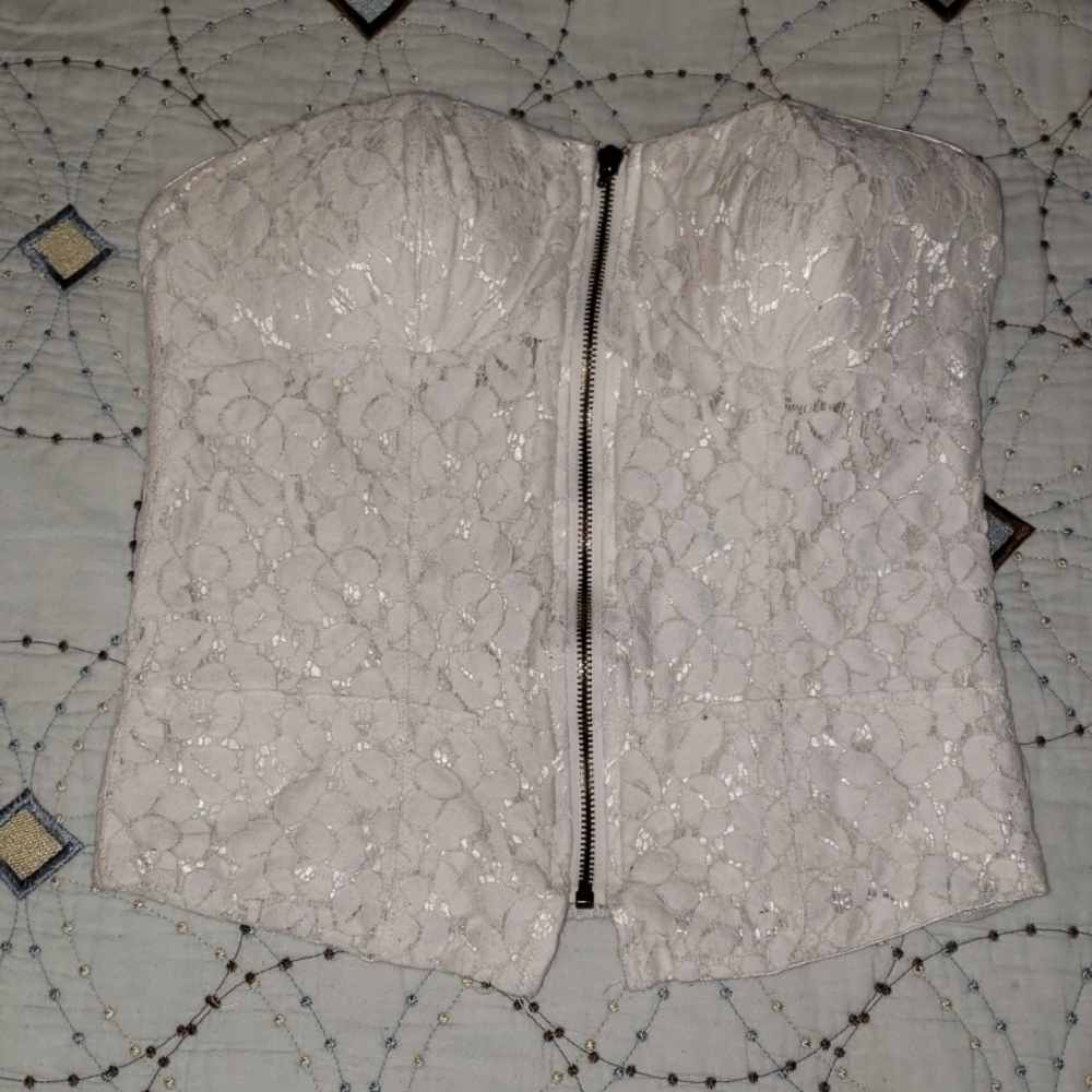 White lace tube top size Large